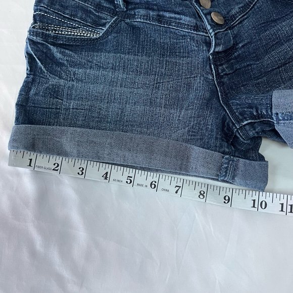 Ariya Jeans Junior's Cut Off Shorts Size 5/6 with 3 Button Fly with Cuffed Hem - Picture 9 of 12